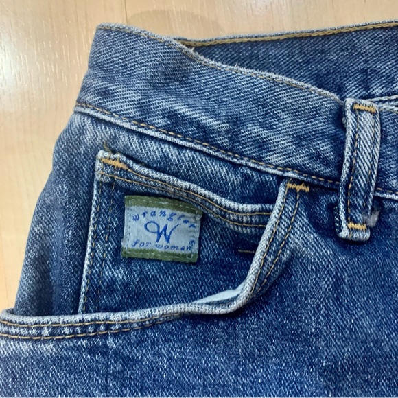 Wrangler High Waisted Jeans - Picture 2 of 5